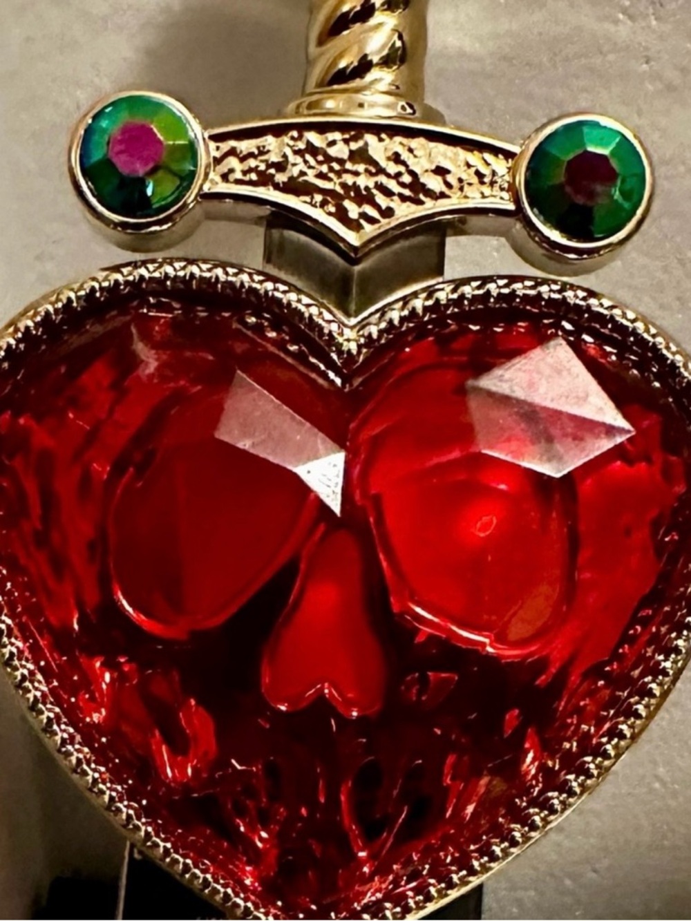 Disney Evil Queen Pierced Heart Pedestal 3-Wick Candle Holder & Wallflower Plug - Picture 2 of 4